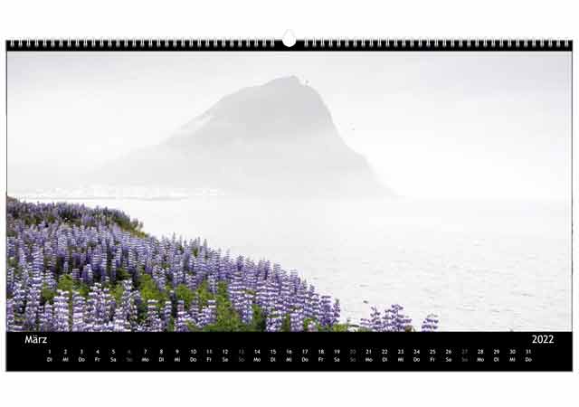 Jahreskalender Island | M&auml;rz 2022 | Blick von &Oacute;sh&oacute;lar Leuchtturm auf Bolungarvik